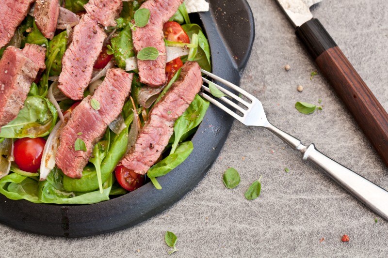 Špenátový steak salát s restovanou šalotkou