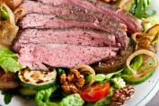 Flank steak salát