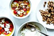 Teplý jahodový dezert inspirovaný řeckou kuchyní