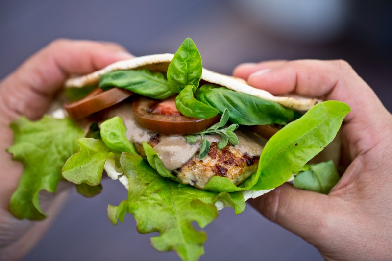 Krůtí burger na řecký způsob