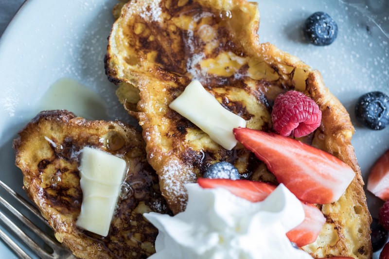 Croissant french toast nebo bread pudding?