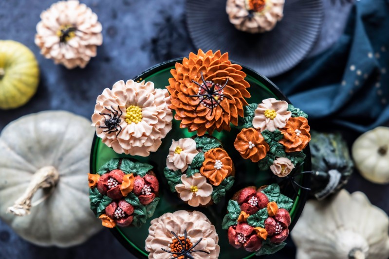 Dýňový květinový cupcake